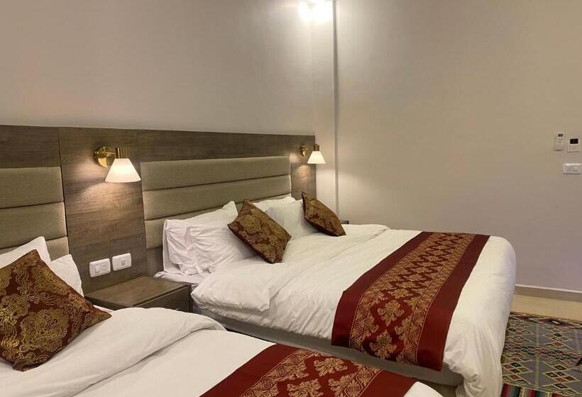 اتاق خانوادگی, Petra Oleander