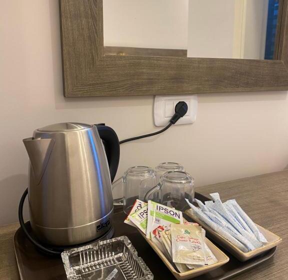 اتاق خانوادگی, Petra Oleander