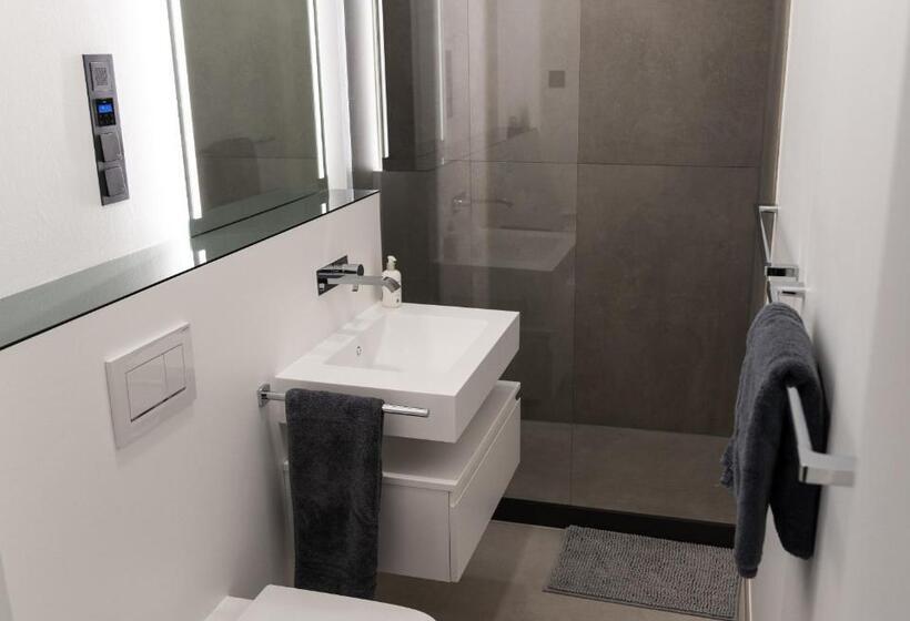 חדר סופריור, The Newsha Signature Home