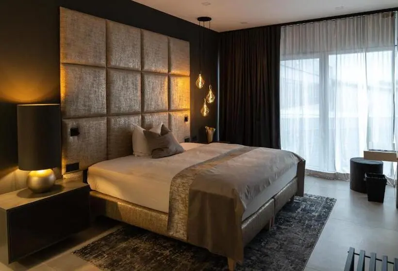 Superior-huone, The Newsha Signature Home