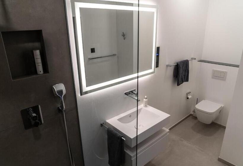 חדר דלוקס, The Newsha Signature Home