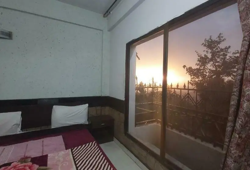 اتاق خانوادگی با چشم‌انداز کوه, Mount Heaven Hotel Murree