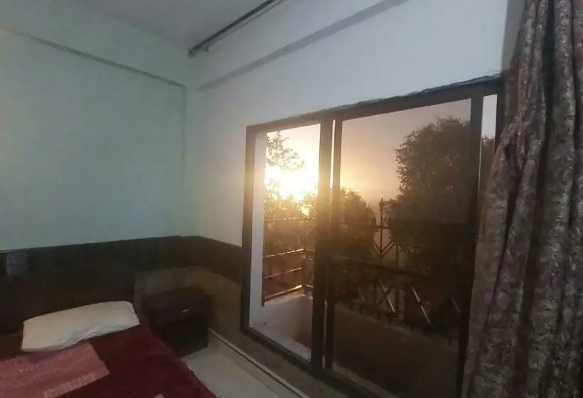 اتاق خانوادگی با چشم‌انداز کوه, Mount Heaven Hotel Murree