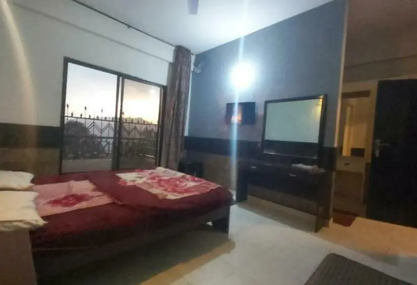 اتاق خانوادگی با چشم‌انداز کوه, Mount Heaven Hotel Murree