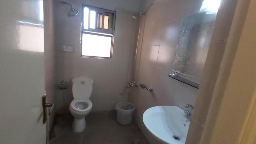 اتاق استاندارد سه نفره, Mount Heaven Hotel Murree