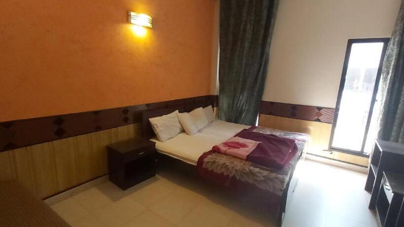 اتاق استاندارد, Mount Heaven Hotel Murree