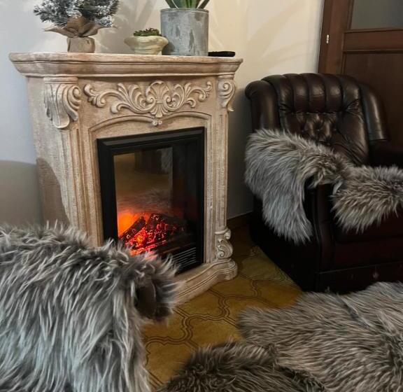 Дом 4 Спальни, Mediterranean Lake Escape House