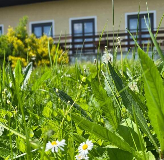 Дом 4 Спальни, Mediterranean Lake Escape House