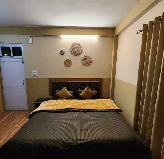 デラックスルーム, Woodzo Kasol