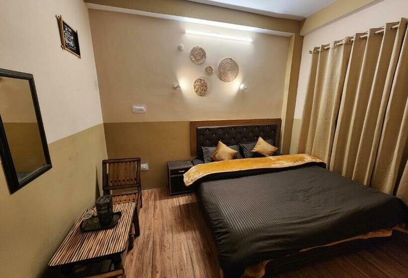 デラックスルーム, Woodzo Kasol