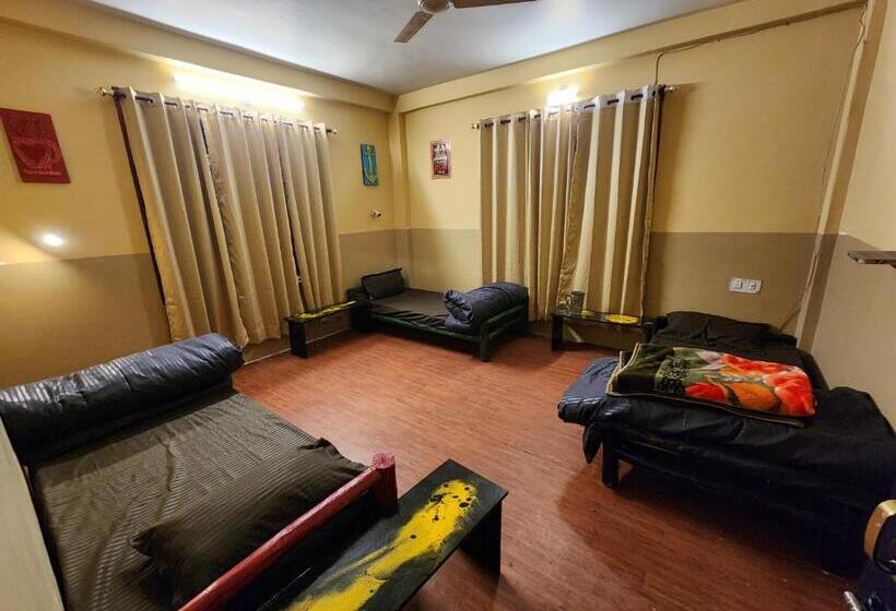 デラックスルーム, Woodzo Kasol