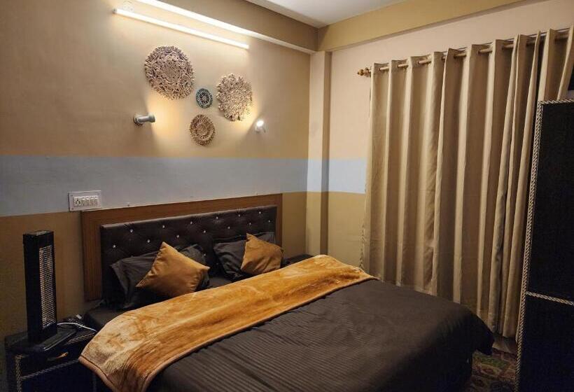 デラックスルーム, Woodzo Kasol