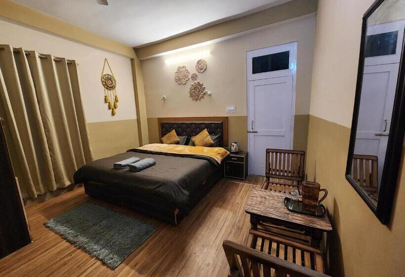 デラックスルーム, Woodzo Kasol