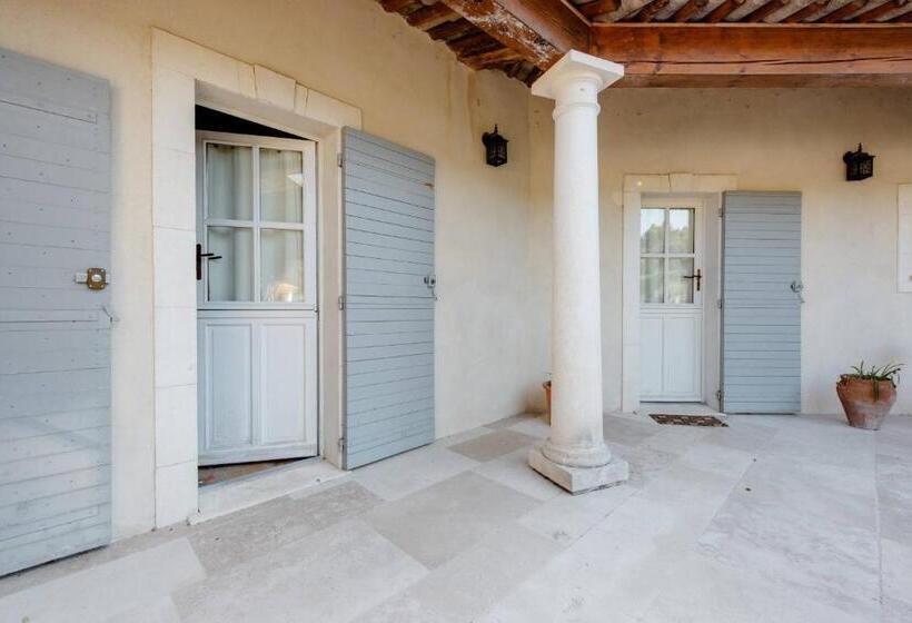 스탠다드 룸, Mas De Lure