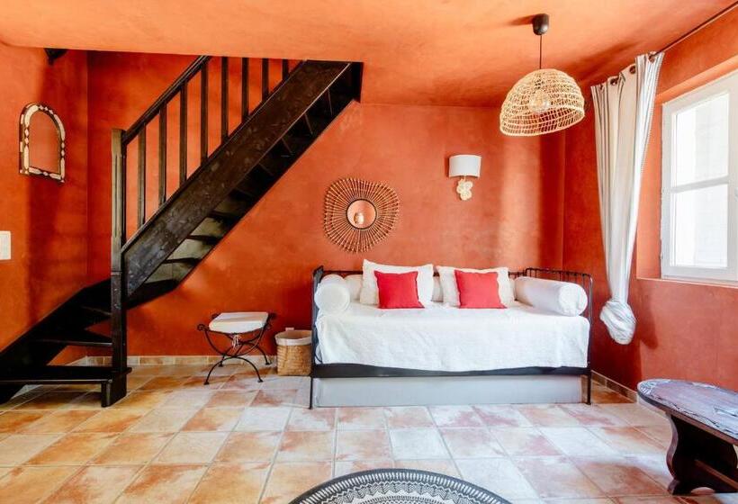 스탠다드 룸, Mas De Lure