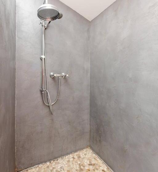 스탠다드 룸, Mas De Lure