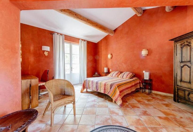 스탠다드 룸, Mas De Lure