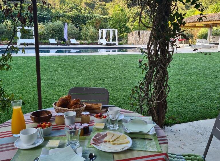 스탠다드 룸 가든 전망, Mas De Lure