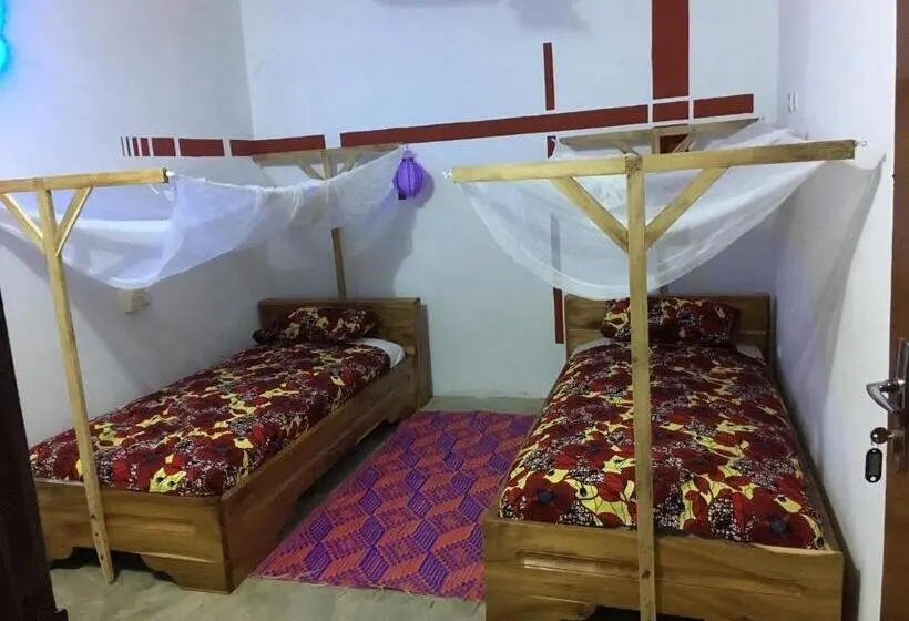 اتاق اکونومی, Cdac Elijah   Espace Culturel