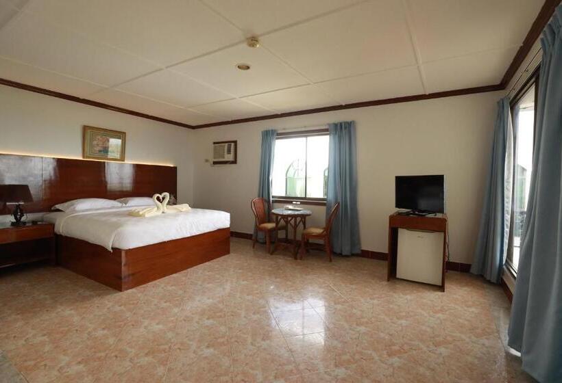 اتاق لوکس با بالکن و چشم‌انداز دریا, Bohol Plaza Mountain Resort And Restaurant