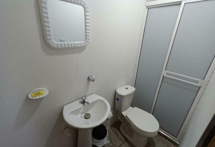 Quarto Estandar, Confortable Y Central Habitación A Una Cuadra De La Playa..