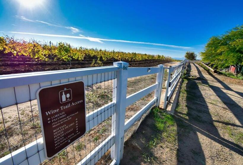 스위트 킹사이즈 침대, Peppertree Lane Ranch    Seven Acre Ranch In The Heart Of Wine Country