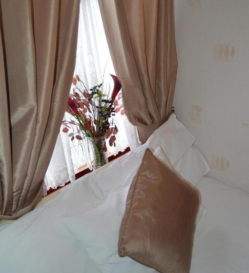 اتاق استاندارد سه نفره, Fortuna House