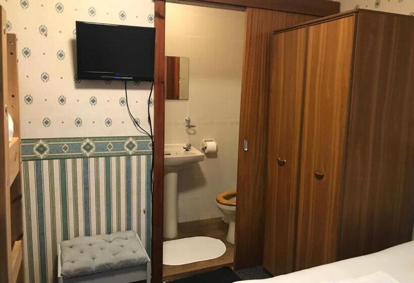 Economy Quadruple Room, Fortuna House