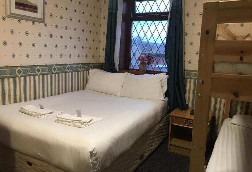 Economy Quadruple Room, Fortuna House