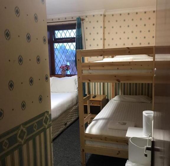 Economy Quadruple Room, Fortuna House