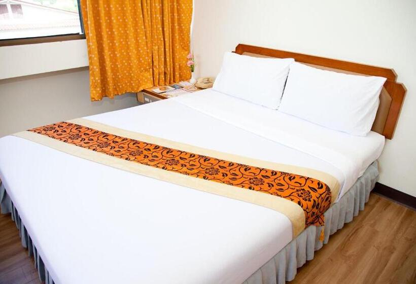 이코노미 룸, Thumrin