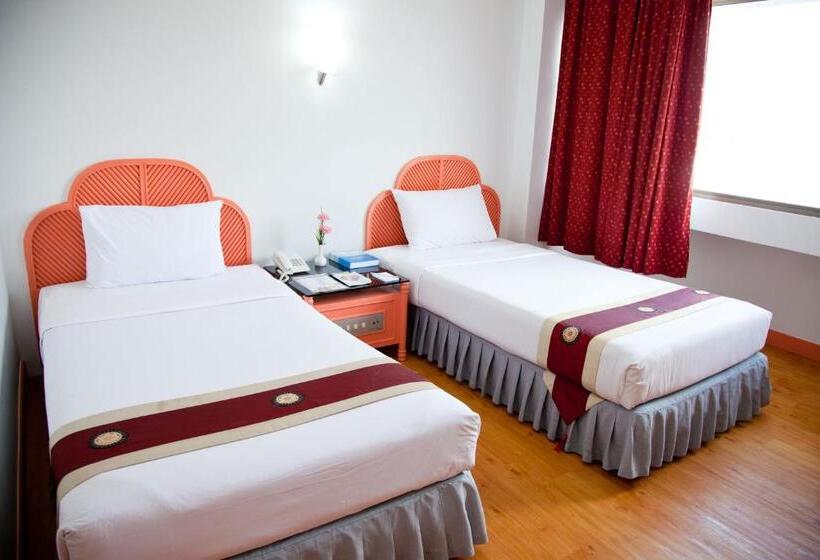 이코노미 룸, Thumrin