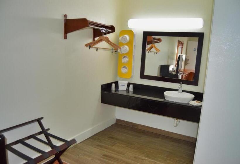 Стандартный Номер Кровать Кинг, Days Inn By Wyndham Hardeeville Near Hilton Head