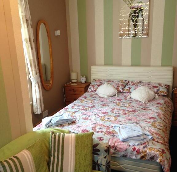 חדר משפחתי, Copperfields Guest House