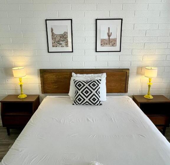 标准间, The Postcard Motel