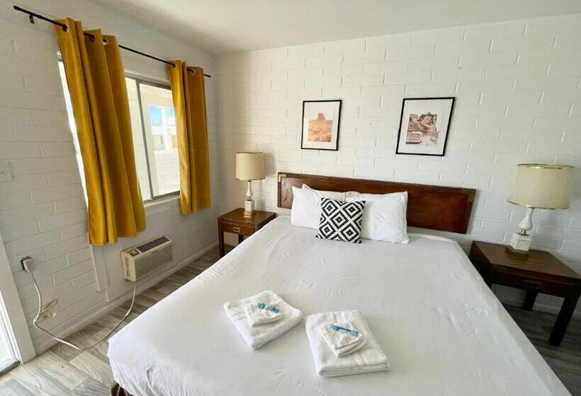 キングサイズベッドのスタンダードルーム, The Postcard Motel