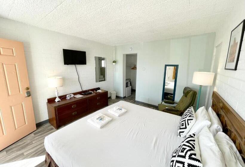 带大床的标准间, The Postcard Motel