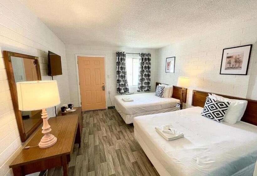 غرفه قياسيه سريرين مزدوجين, The Postcard Motel