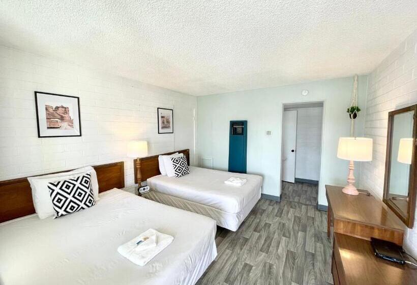 带2个双人床的标准工作室, The Postcard Motel