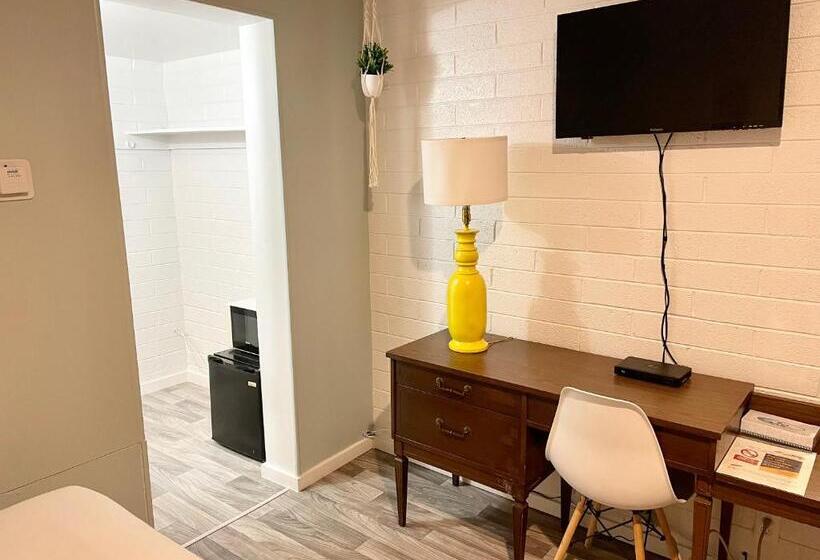 带2个双人床的标准工作室, The Postcard Motel