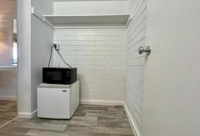 标准间, The Postcard Motel