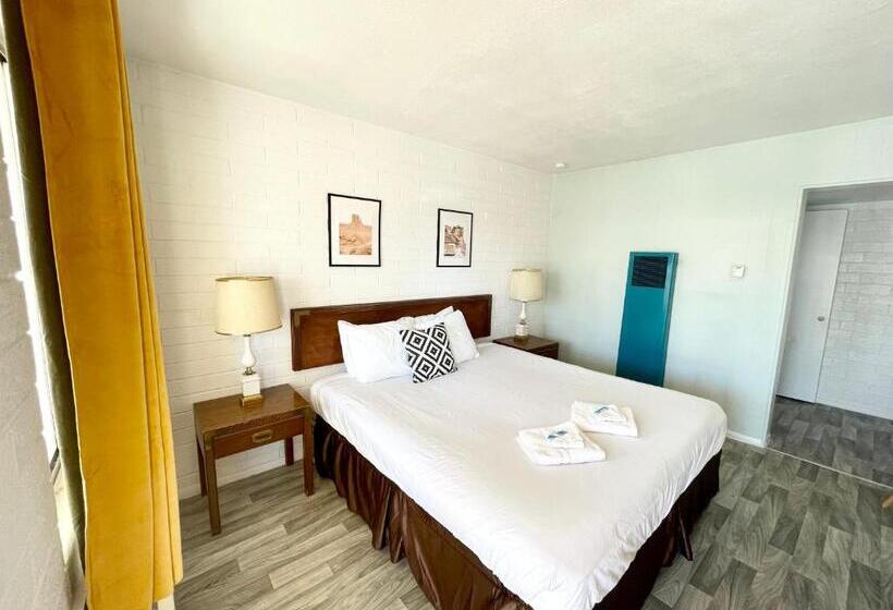 キングサイズベッドのスタンダードルーム, The Postcard Motel