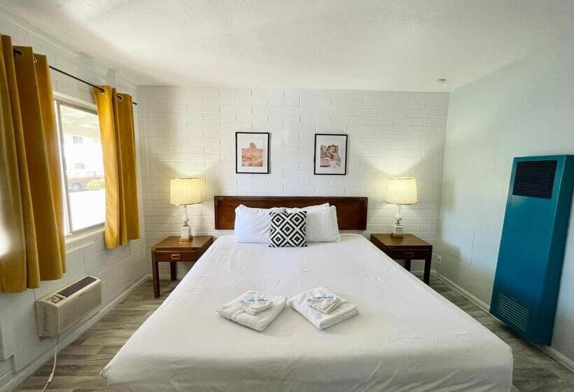 带大床的标准间, The Postcard Motel