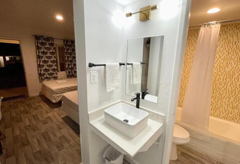 带2个双人床的标准工作室, The Postcard Motel