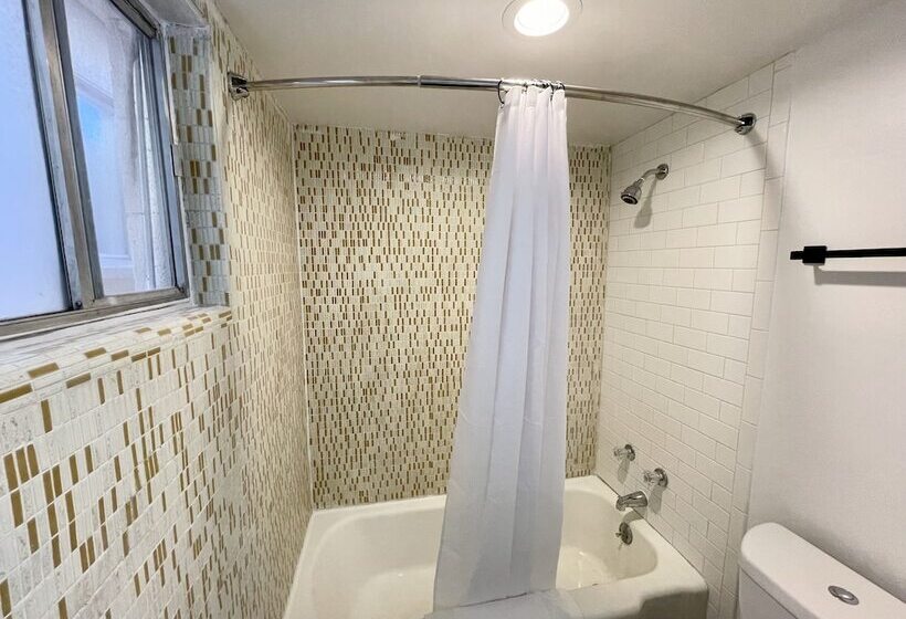 标准间, The Postcard Motel