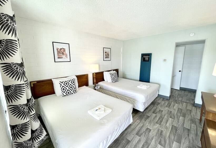 スタンダードルーム, The Postcard Motel