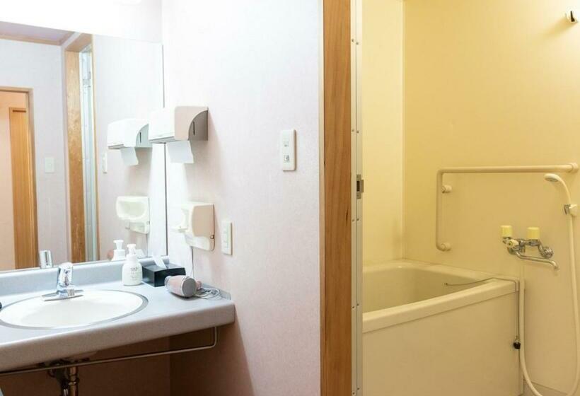 غرفة كومفورت ثلاثية, Uematsuya