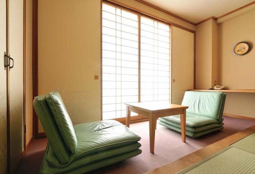 غرفة كومفورت ثلاثية, Uematsuya