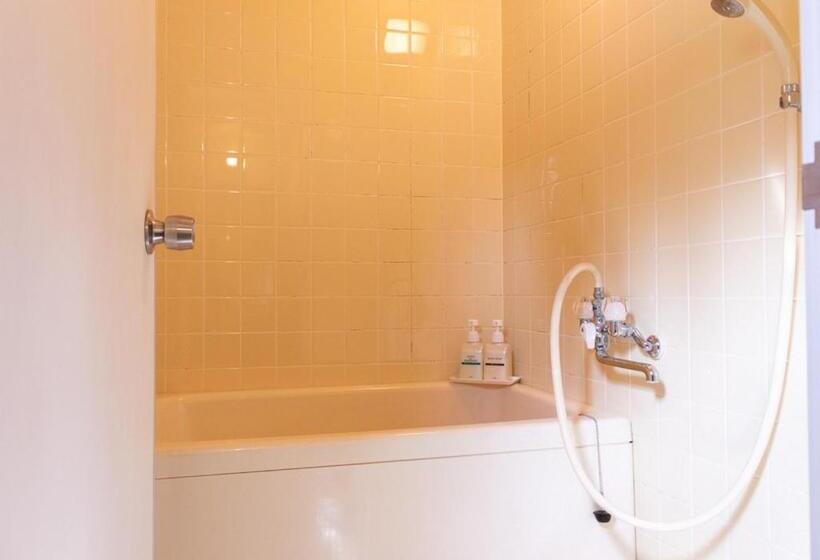 غرفة قياسية رباعية, Uematsuya