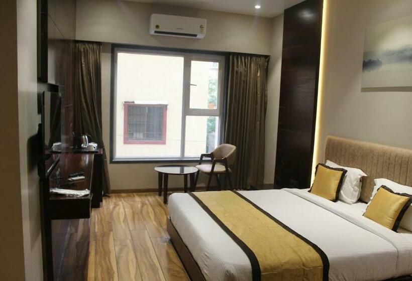 غرفة ديلوكس, Rudra Royals